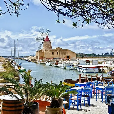 Albatros Bed & Breakfast 2*